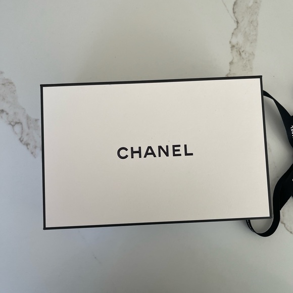 Chanel number 5 L’EAU toilet refillable purse, spray set, NWT, Chanel white - Picture 5 of 6